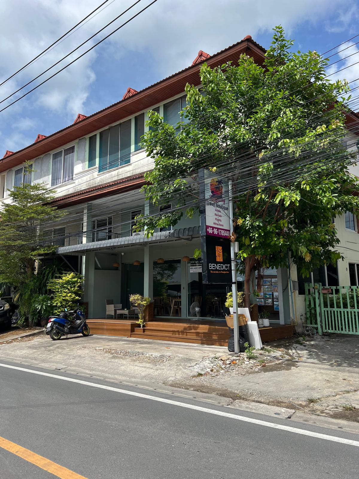 Benedict Café - Main view
