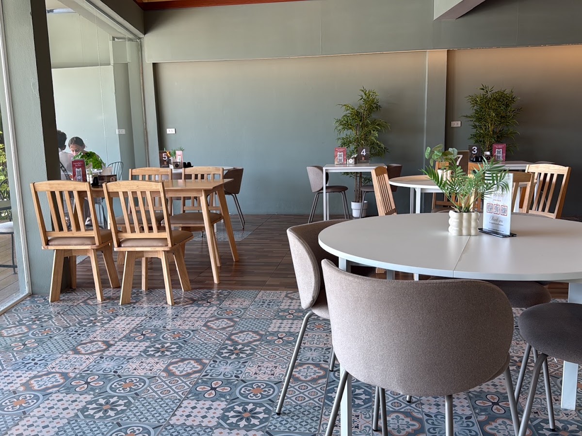 Benedict Café - Photo 2
