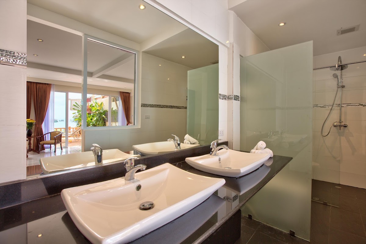 Crystal Bay Beach Resort - Photo 5