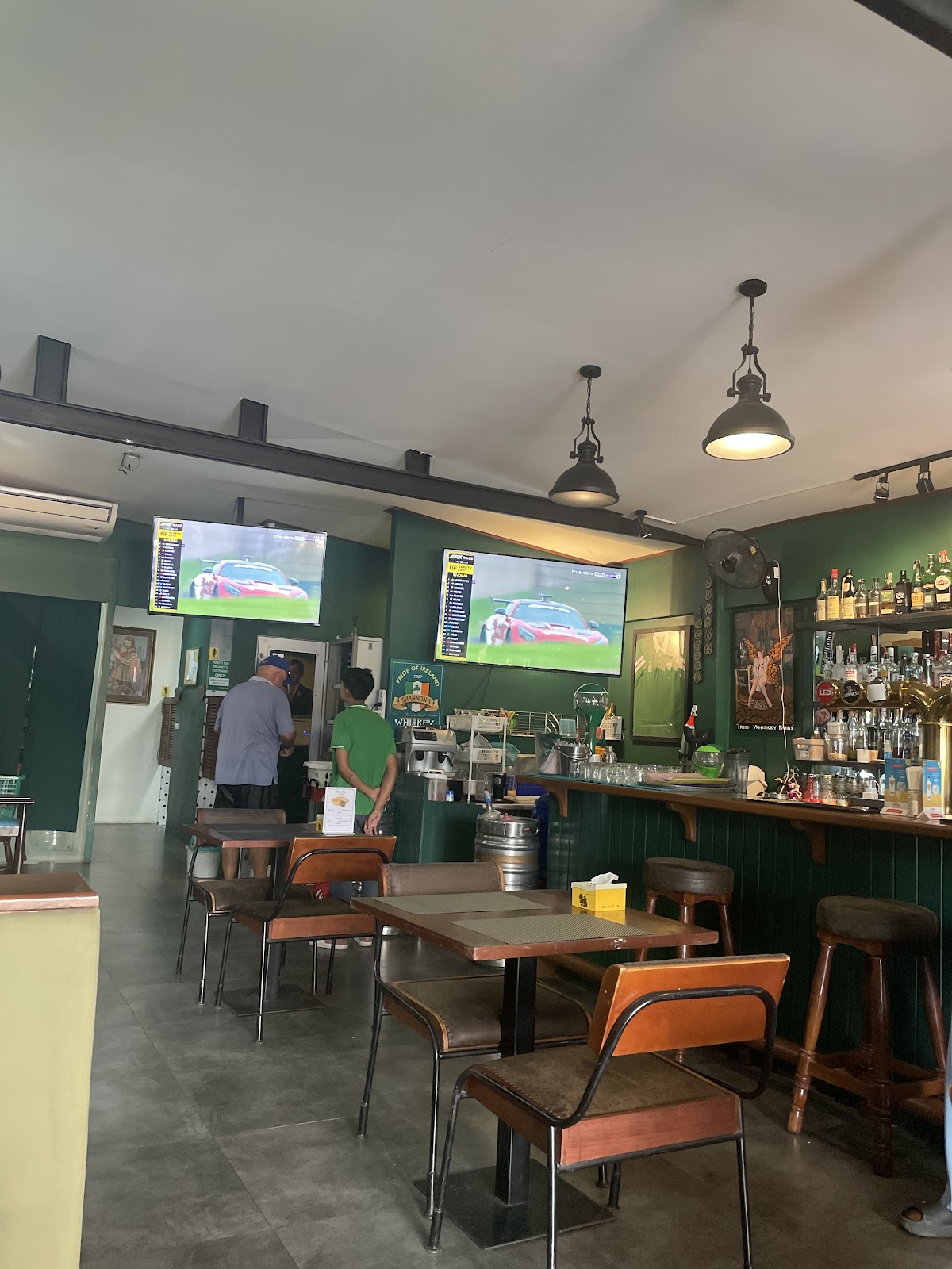 Delaney's Irish Pub - Photo 2