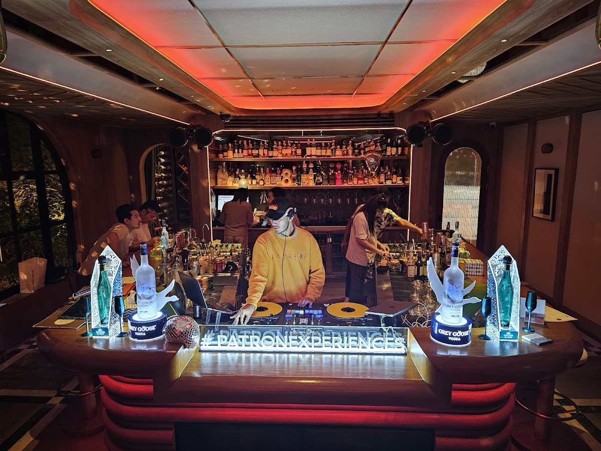 Easy on Tam's - Main view