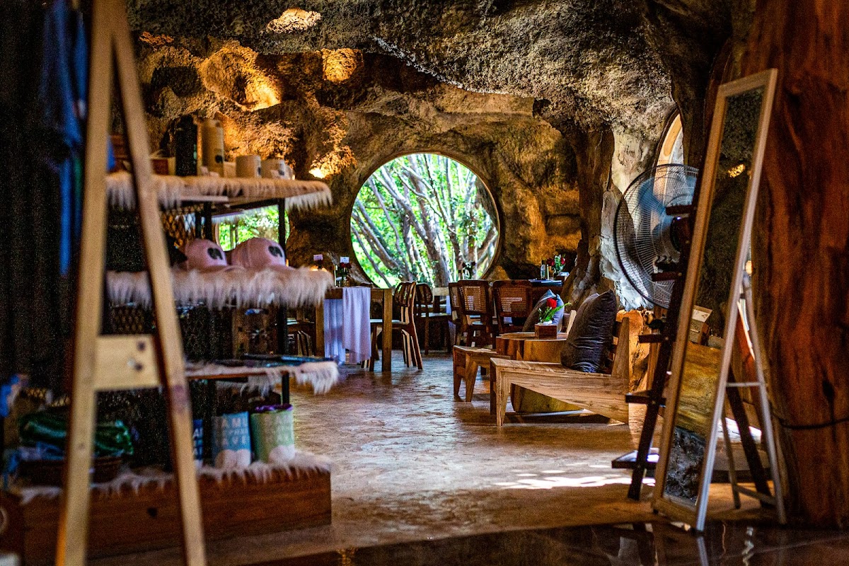 Haven Elephant Café & Restaurant - Photo 2