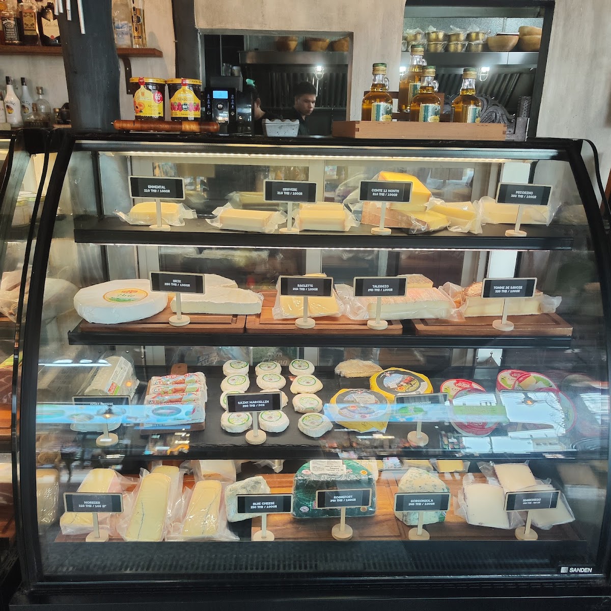 Karma Deli - Photo 5