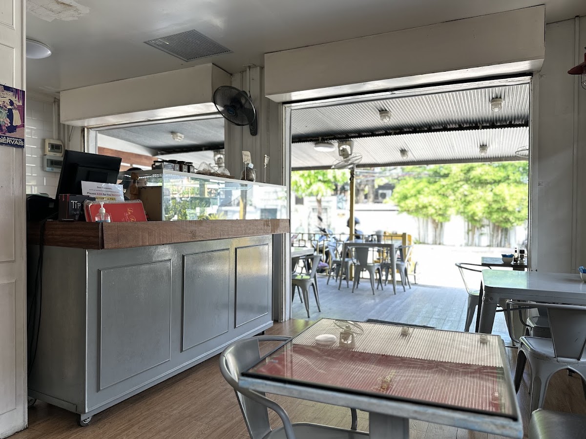 La Fabrique French Bakery - Main view