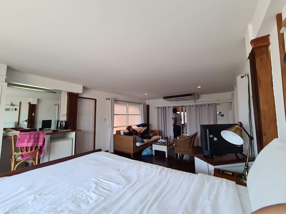 Malibu Beach Resort - Photo 3