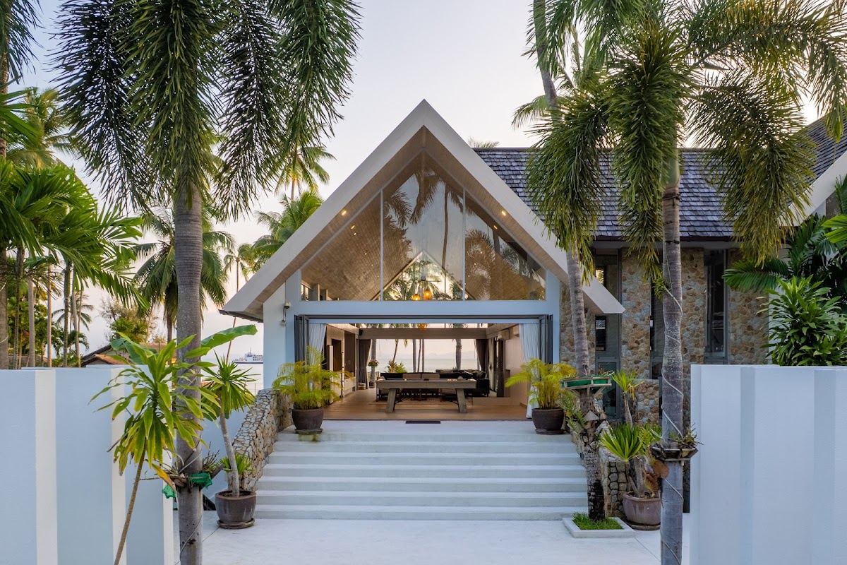 Mandarin Beach Villa - Photo 2