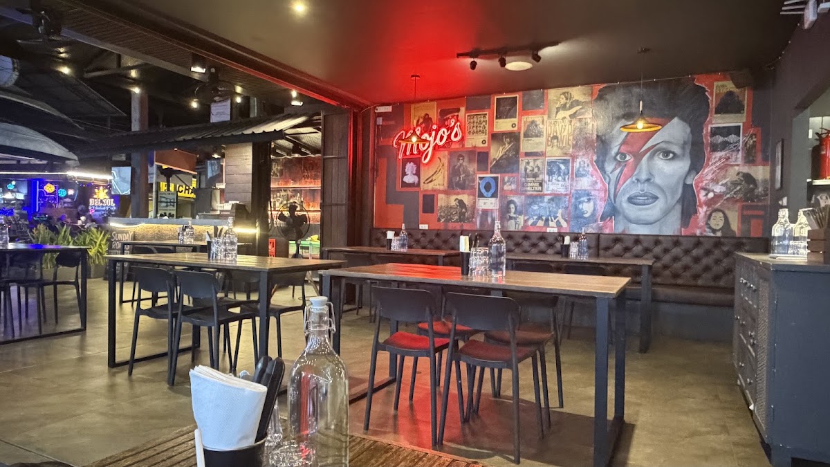 Mojo's - Main view