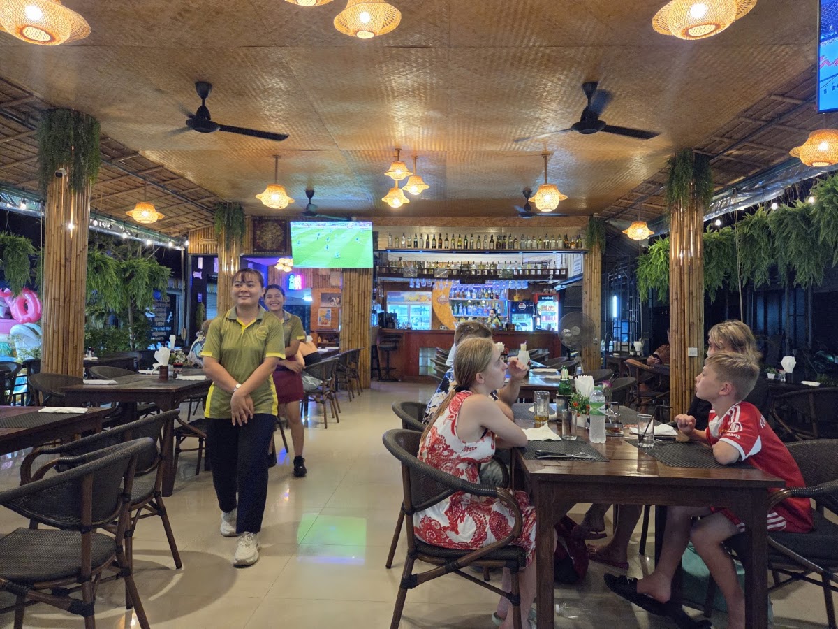 Outdoor Grill & Bar - Main view