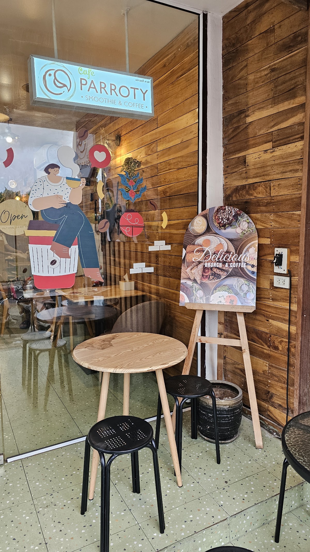 Parroty Cafe - Photo 5