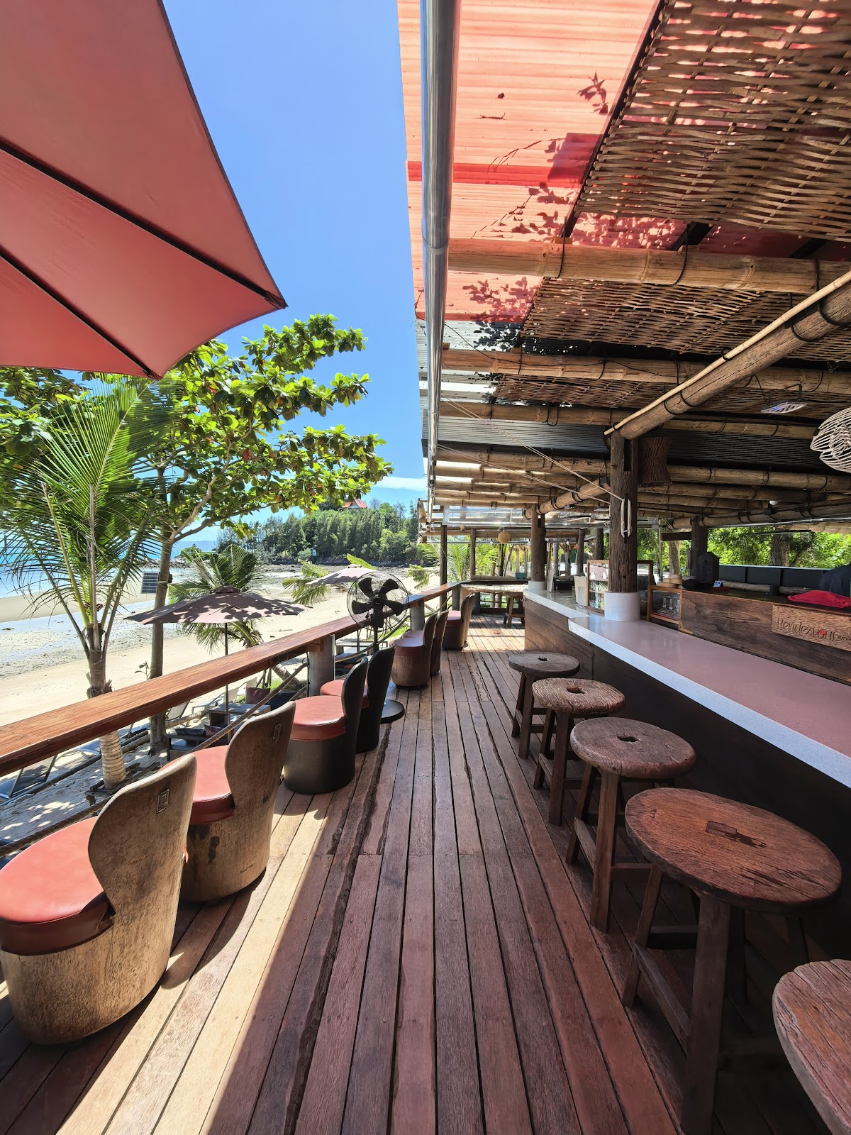 Rendezvous Beach Bar - Main view