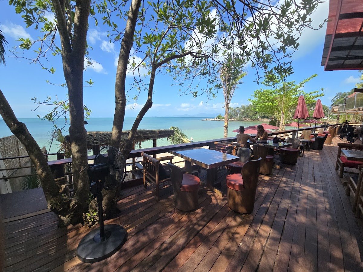 Rendezvous Beach Bar - Photo 5