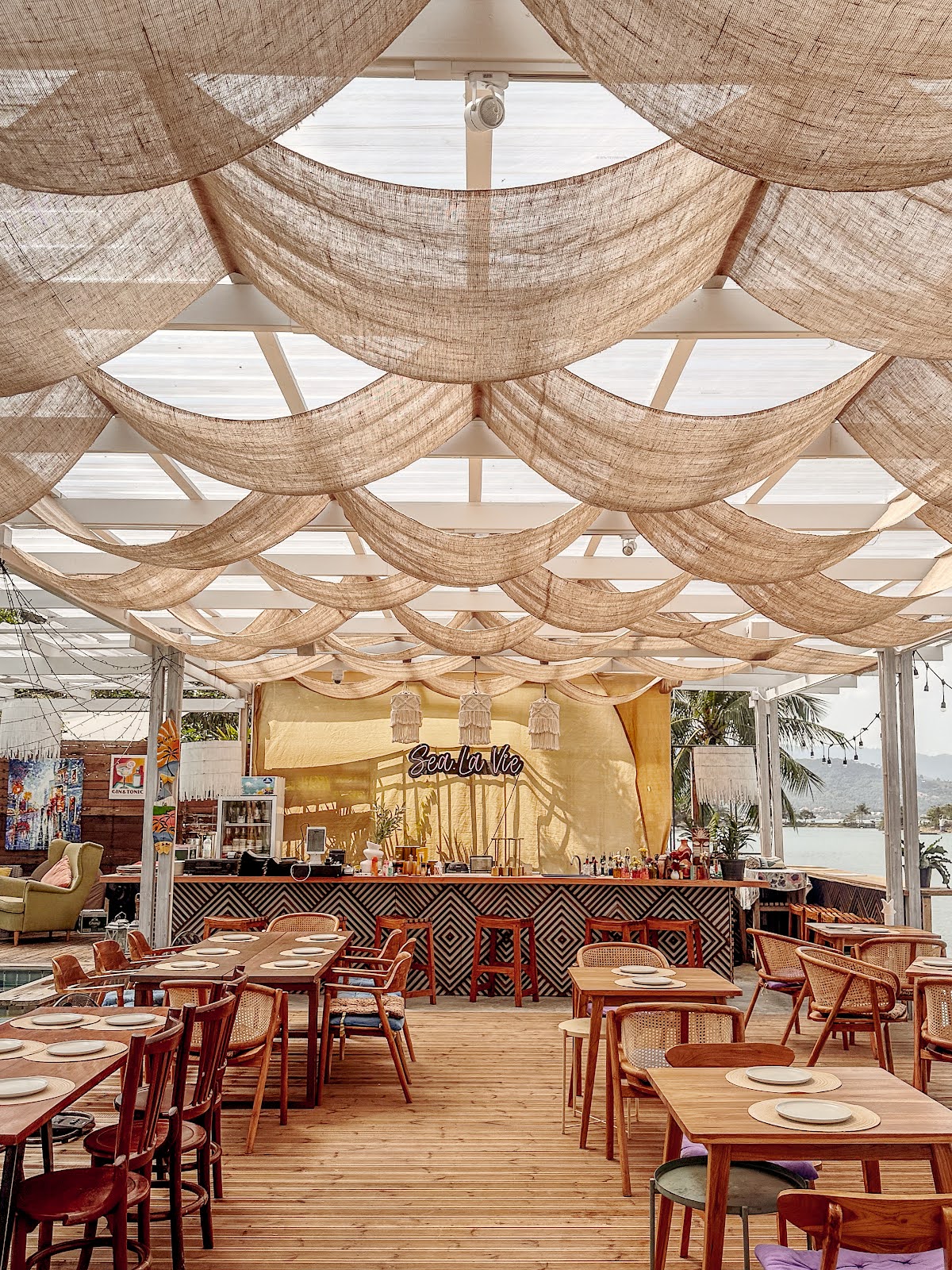 Sea La Vie Bar & Restaurant - Photo 2