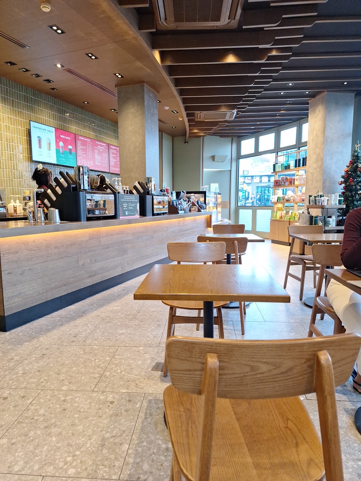 Starbucks - Photo 3