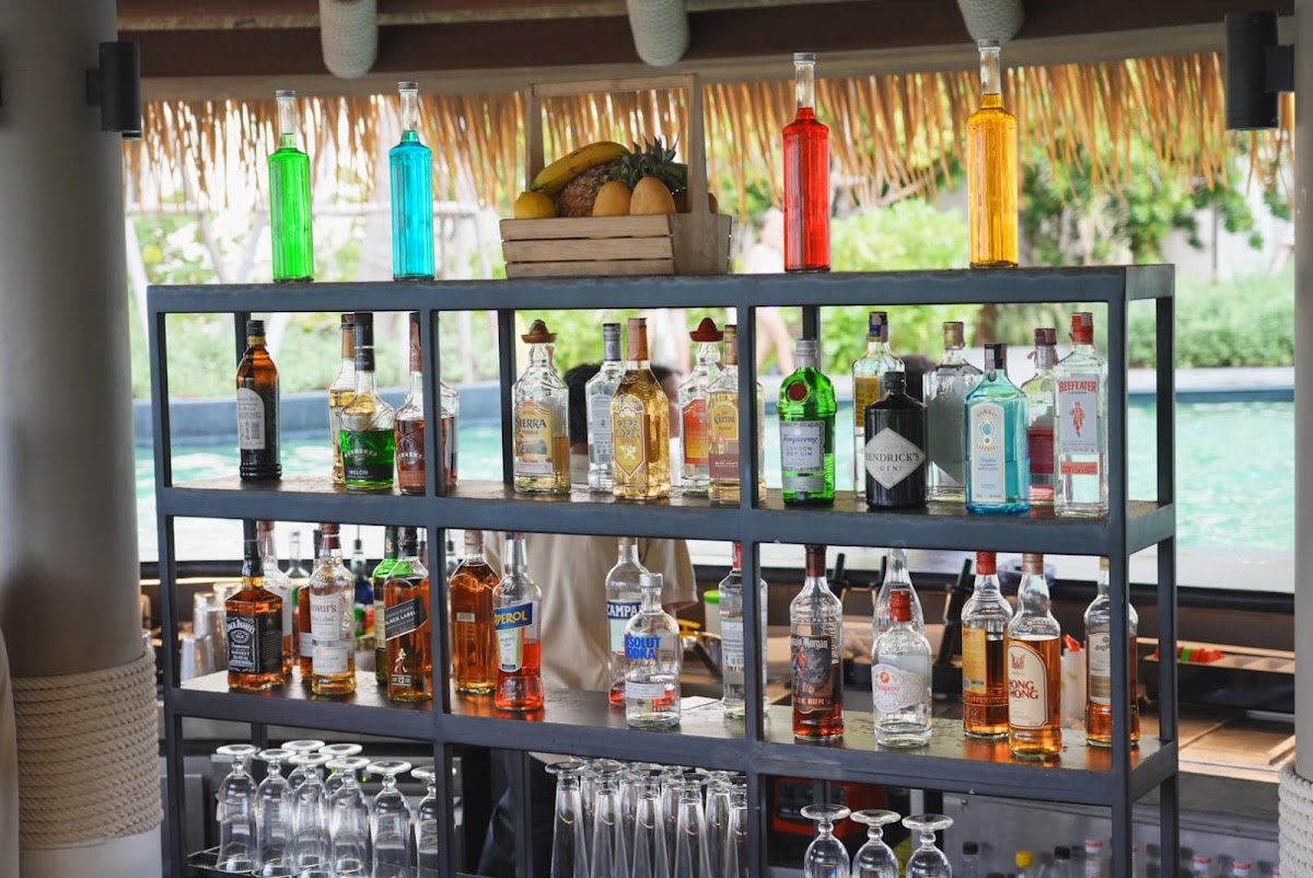 The Lazy Coconut Pool Bar - Photo 4