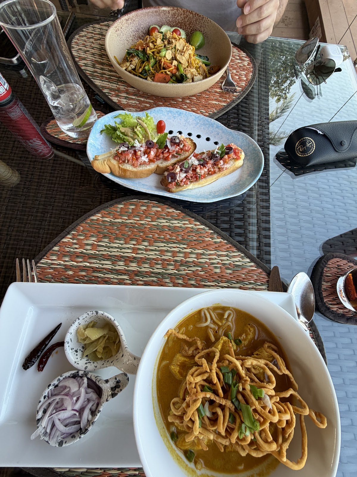 Tropikana Beach Bistro - Photo 4