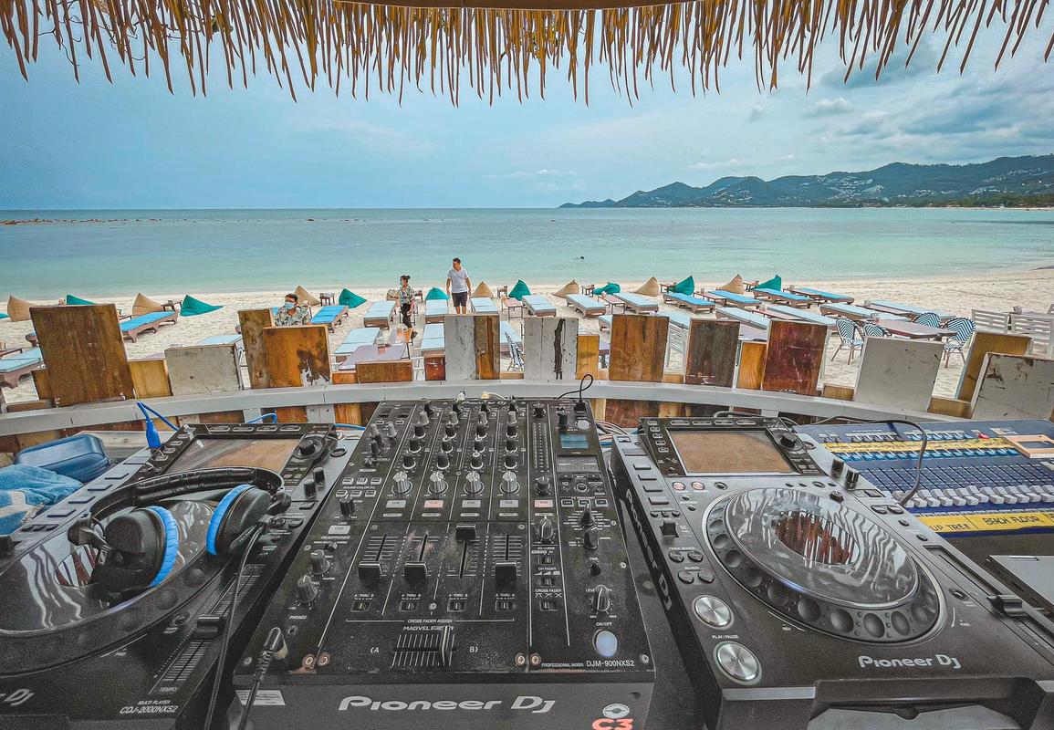 ARK Bar Beach Club - Photo 4