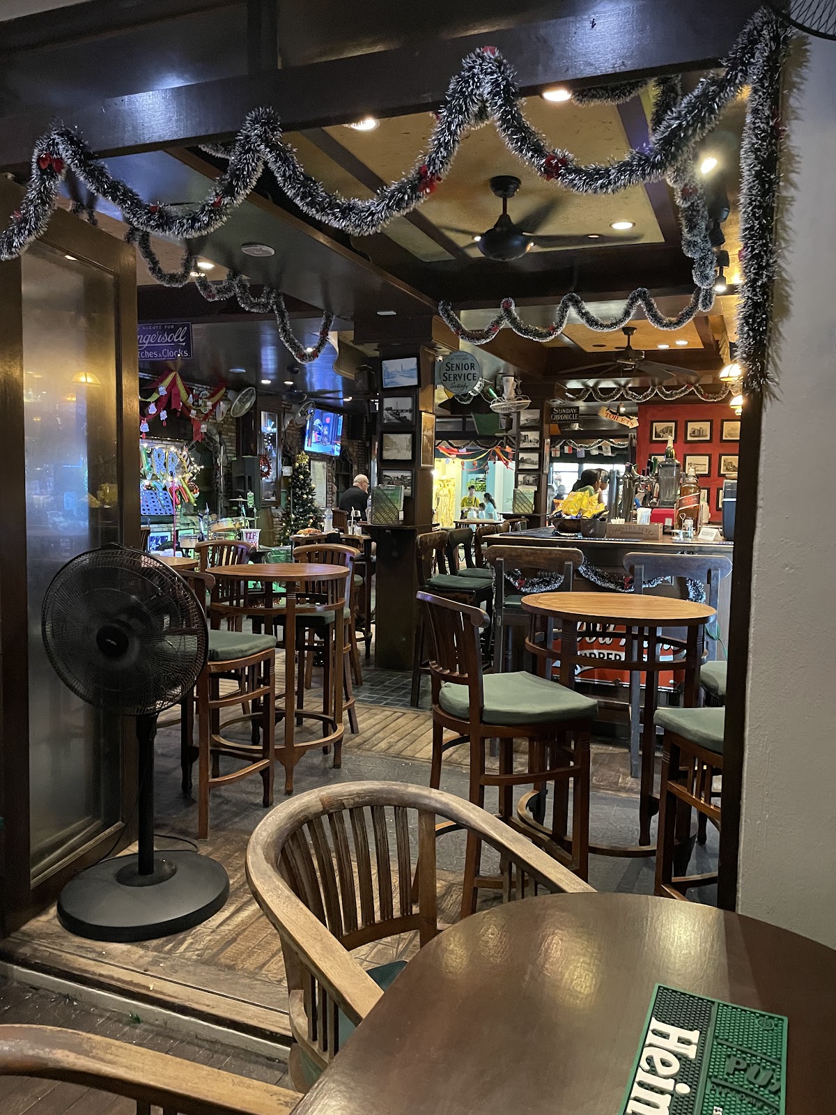 Emerald Irish Pub - Photo 4