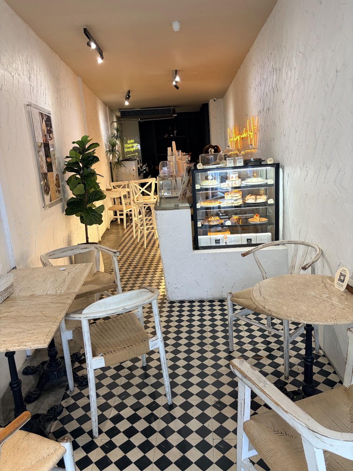 Goodthings Cafe & Hotel - Photo 5