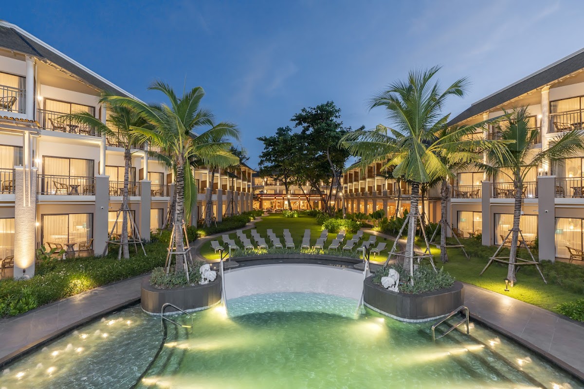 Holiday Inn Resort - Main view