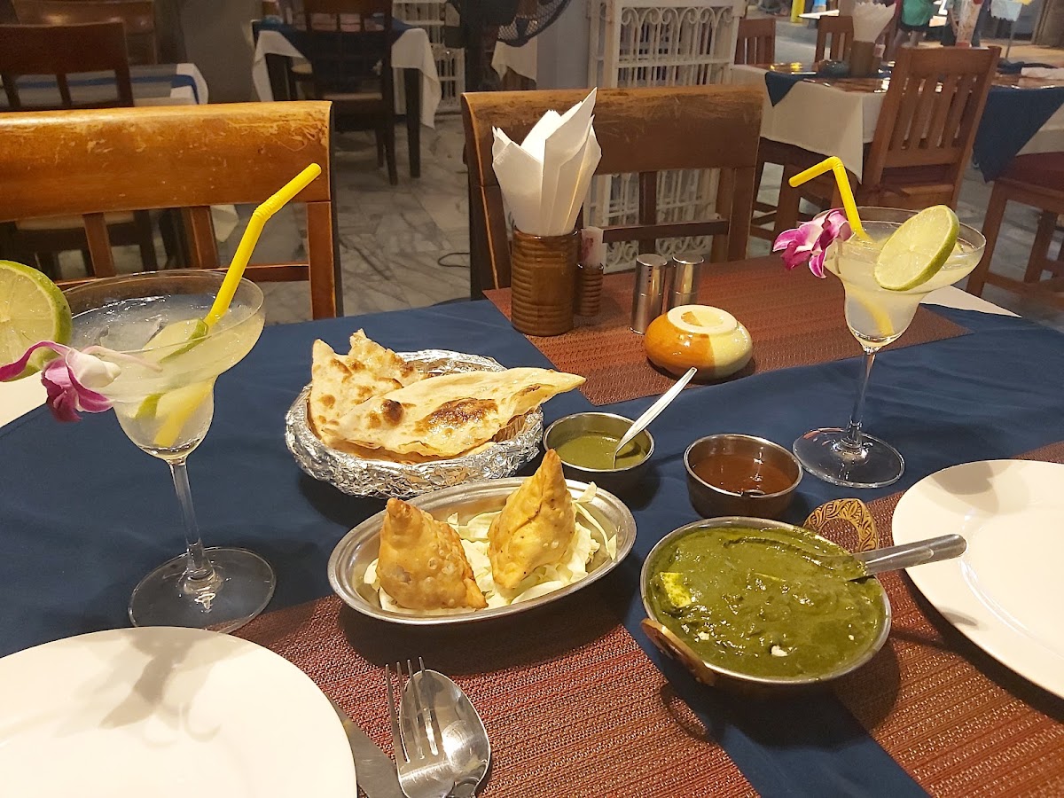 Kohinoor Indian Restaurant - Photo 3