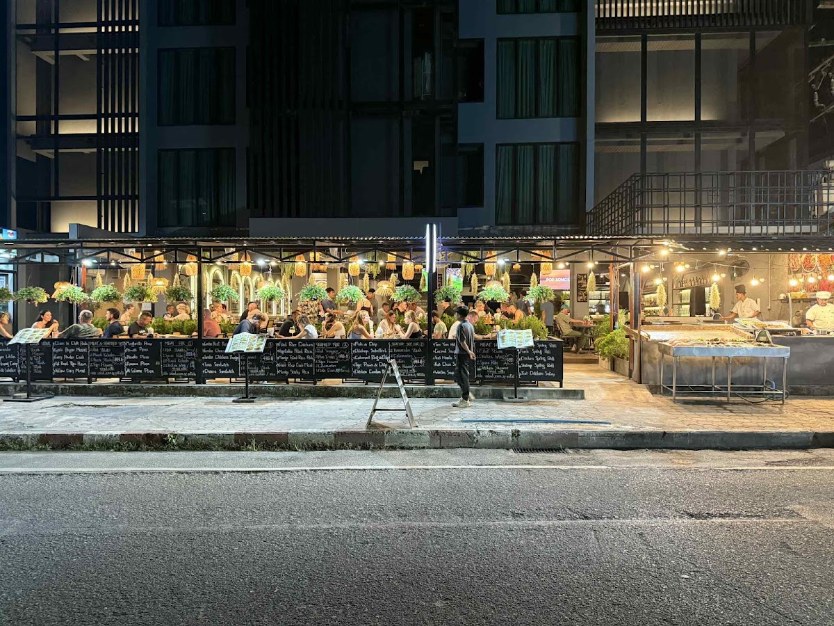 Outdoor Grill & Bar  - Photo 5