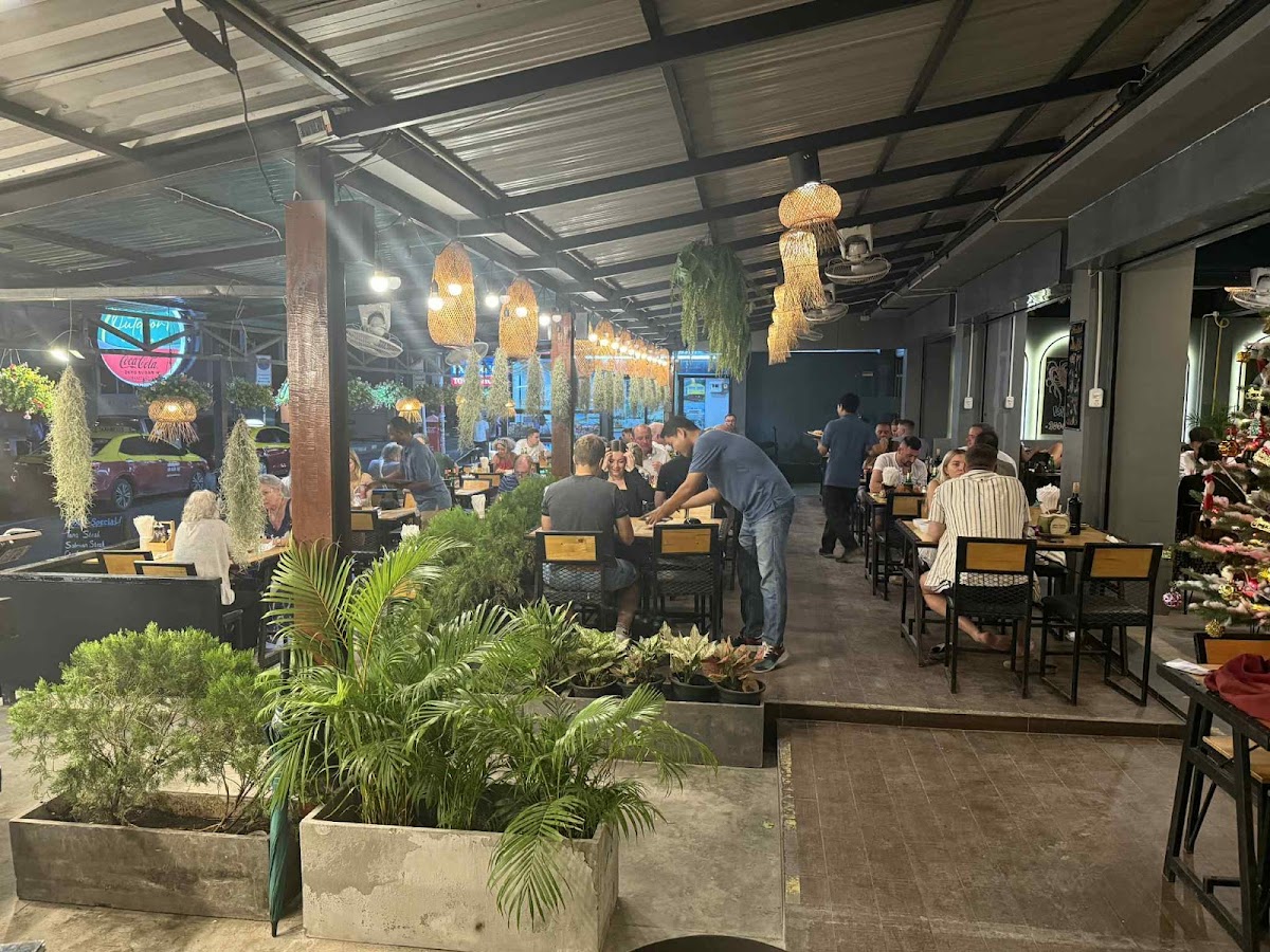 Outdoor Grill & Bar  - Main view