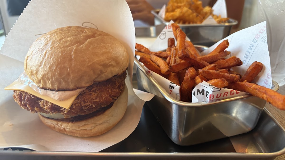 Prime Burger Fisherman's Village - Photo 4
