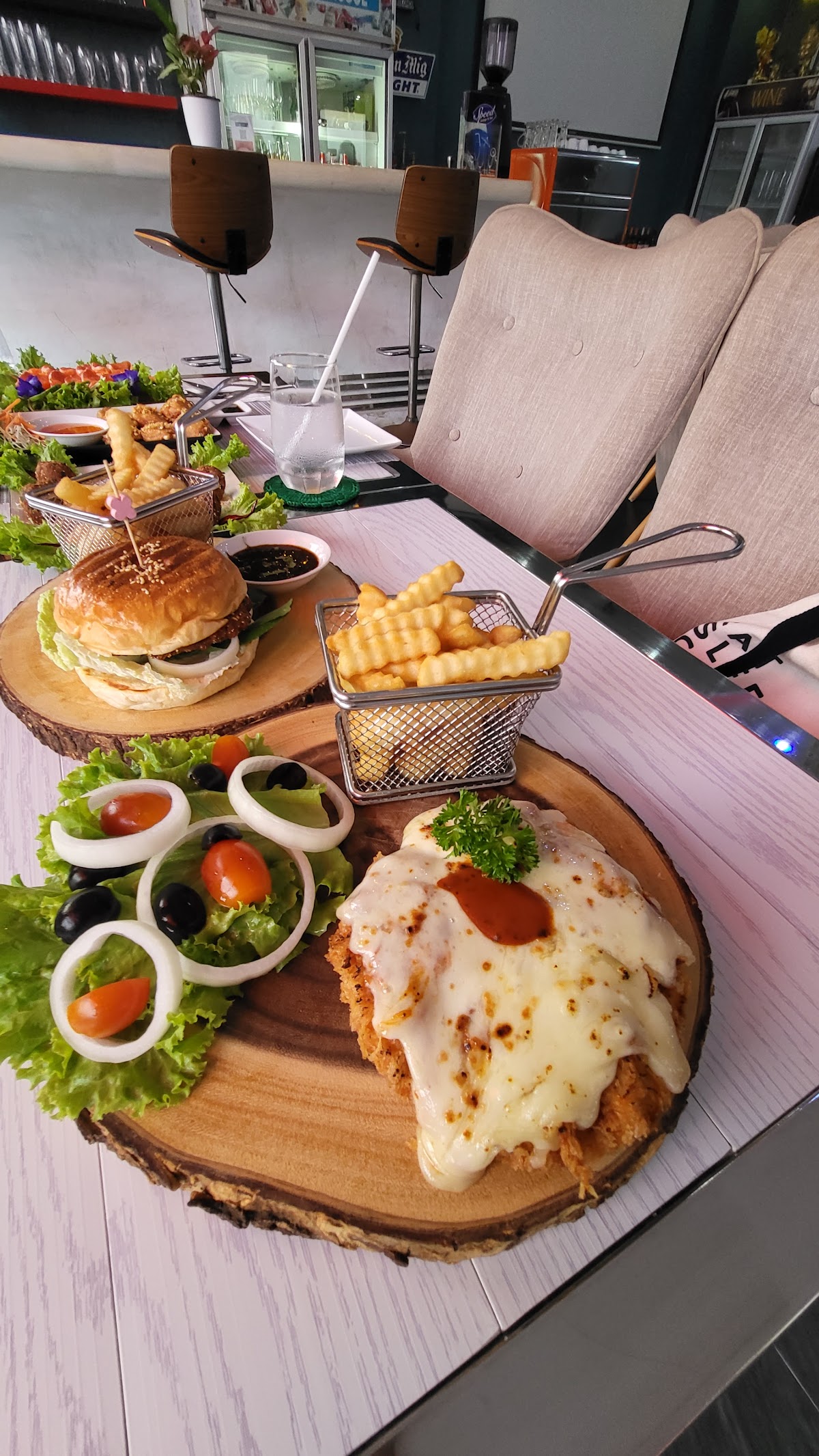 Speed Lounge & Bar - Photo 4