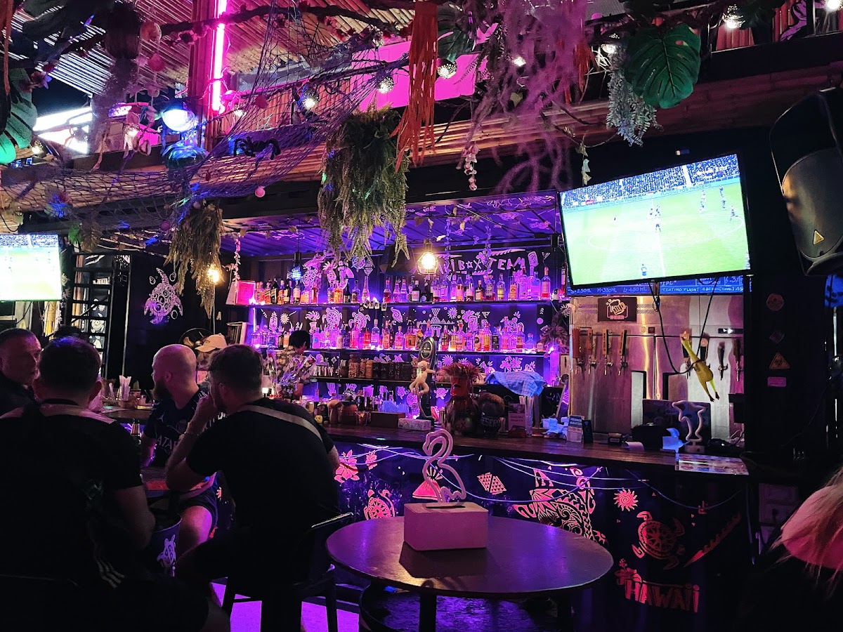 Tikibox Bar - Photo 4