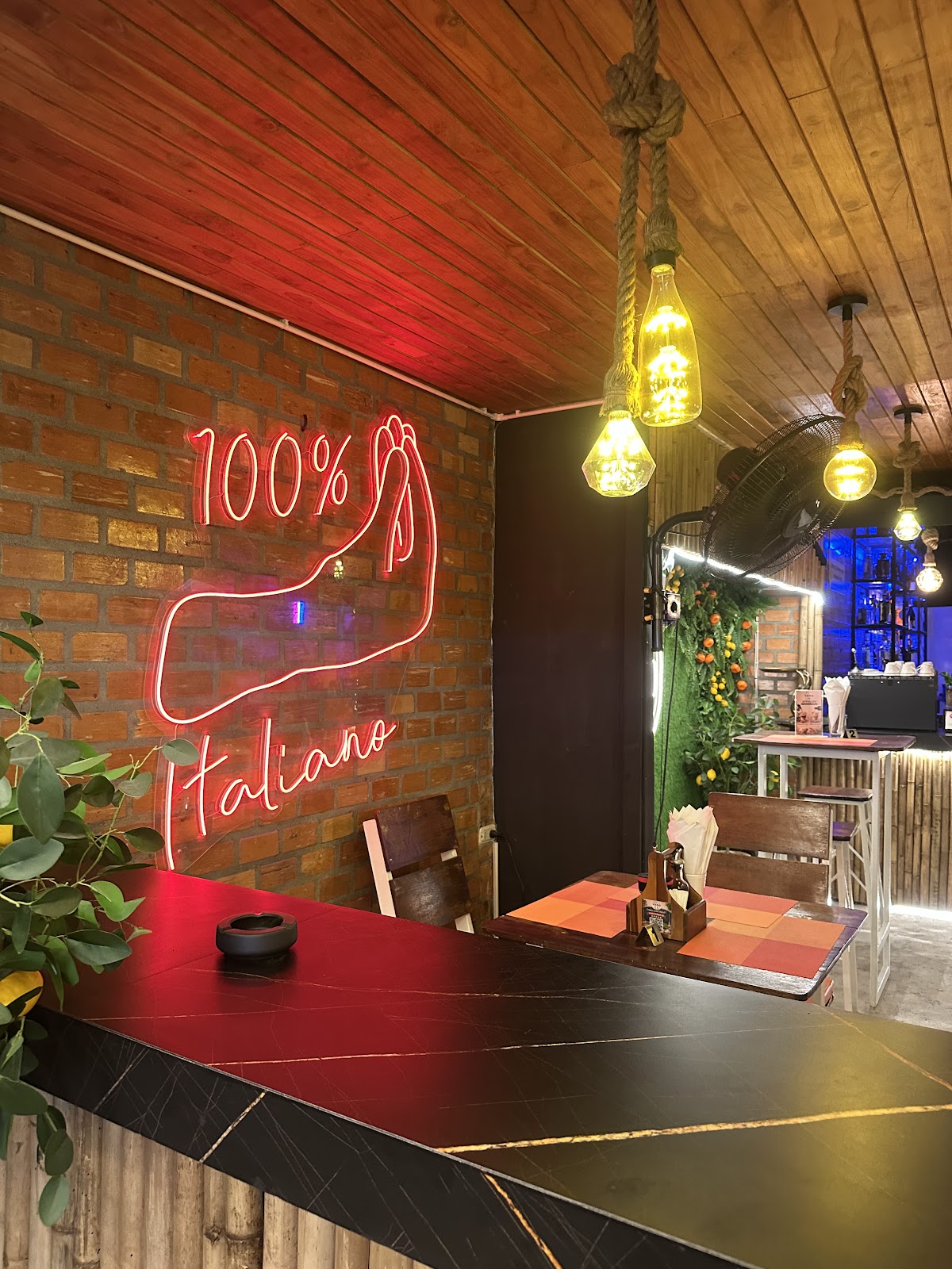 Vero Italian Kitchen & Cocktail Bar - Photo 3