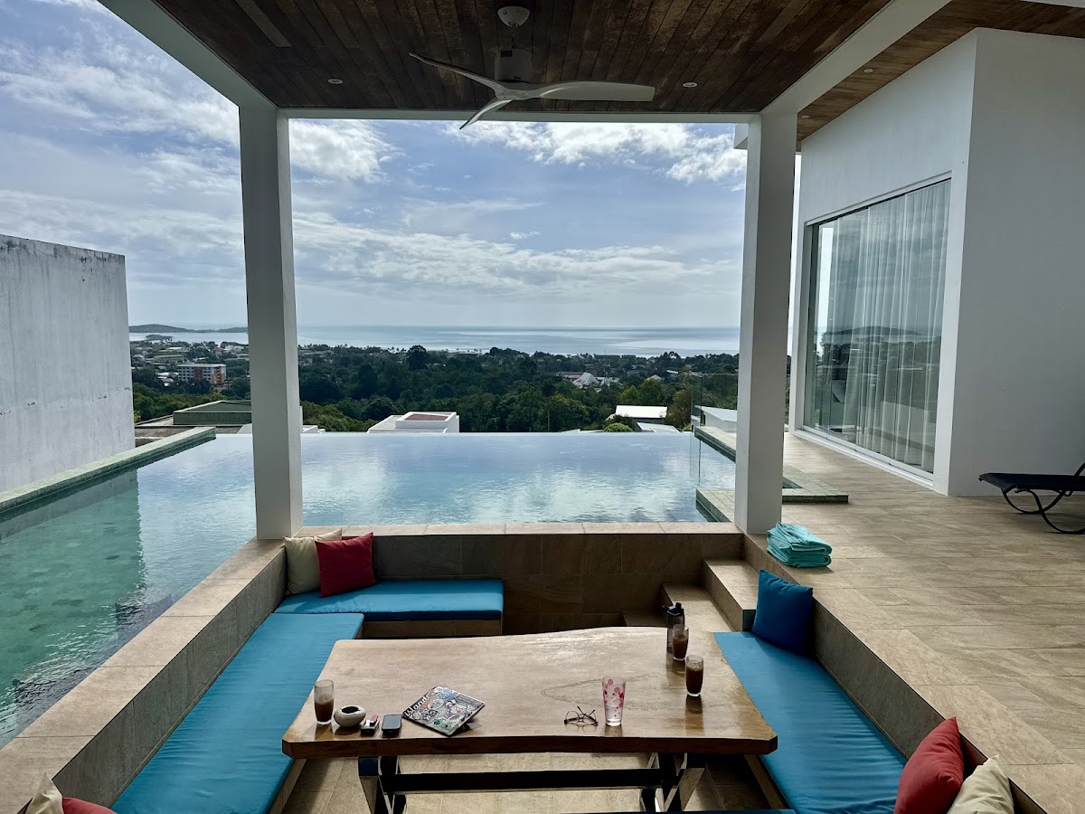 Villa Luna - beach dining on Koh Samui