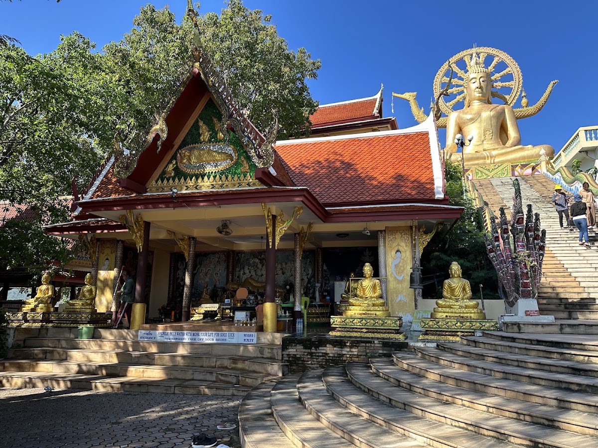 Wat Phra Yai - Photo 3