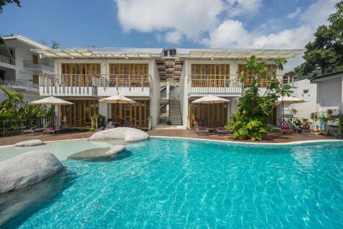 White Sand Resort - Main view